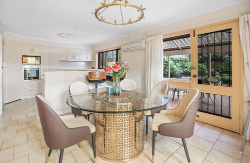 Wheelers Hill House | Stylish Retreat at Wheelers Hill 5BRM