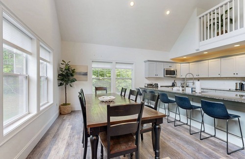 Cranmore Birches Condo | Stylish Retreat Near Town & Slopes W/Stone Fireplace, Game Room & Fast WiFi