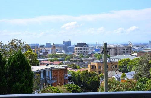 The Hill Apartment | Stylish Sophistication with Leafy Newcastle Views!