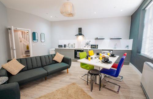 Pontcanna Apartment | STYLISH SPACIOUS 2-BED & High Ceiling