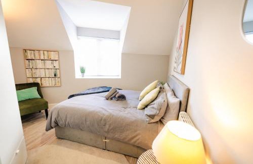 Pontcanna Apartment | STYLISH SPACIOUS 2-BED & High Ceiling