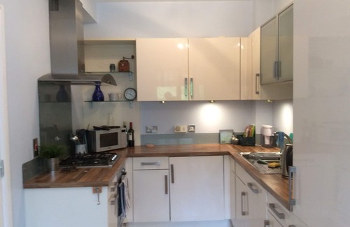 Malahide House | Stylish, spacious, 2 bed Malahide apartment with sea view from bedroom