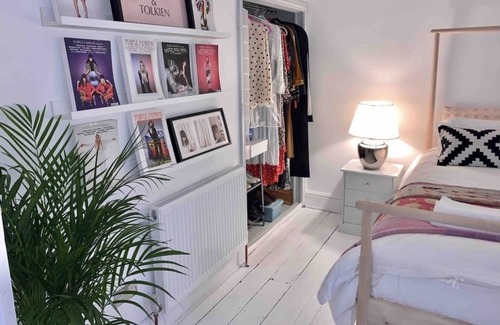 Whitefield House | Stylish & spacious, family & pet friendly 2 bed terrace with extra comfy beds