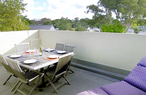 Surry Hills Apartment | Stylish Split-Level Penthouse Loft + Parking