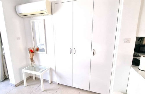 Larnaca Apartment | Stylish Studio: 2 Minutes from Kastella Beach