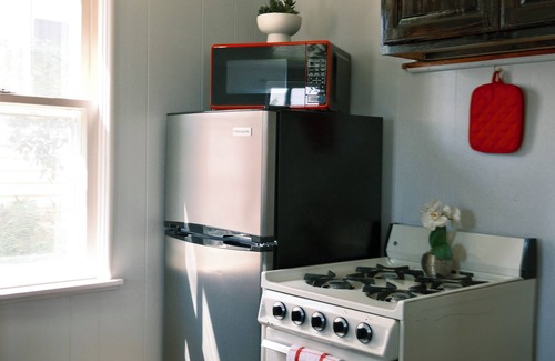 St Ignace Cabin | Stylish Studio Cabin in St. Ignace β Near Mackinac Ferry, WiFi & AC
