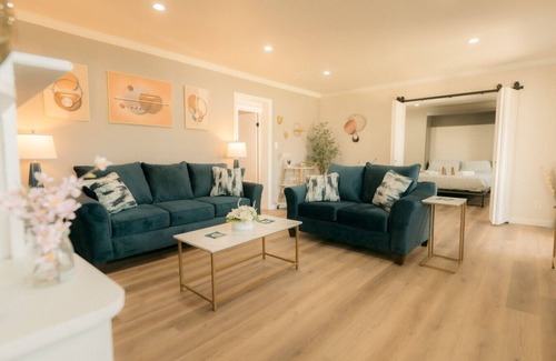 Orange Prairie Apartment | Stylish Suburban Escape | Thoughtfully Designed 3BD for Work & Family Travel