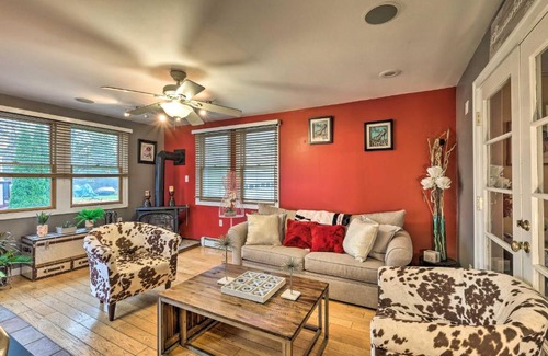 Johnstown House | Stylish Suburban Getaway, 10 Miles to Royal Mtn!
