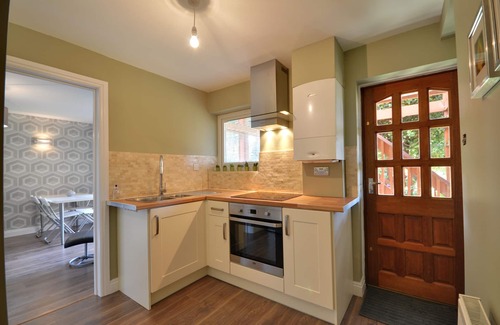Heaton Norris Apartment | Stylish Two Bedroom Garden Apartment