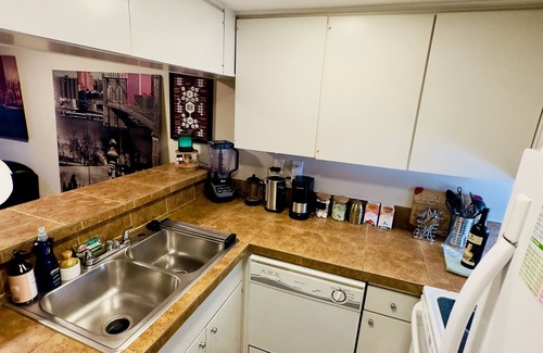 Turtle Creek Condo | Stylish Uptown Dallas Loft: Pet-Friendly, Hi-Fi Sound, Private Patio & Grill