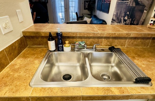 Turtle Creek Condo | Stylish Uptown Dallas Loft: Pet-Friendly, Hi-Fi Sound, Private Patio & Grill