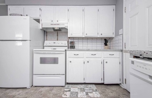Little Rock House | Stylish Workforce Housing Fast Wi-Fi Pet Friendly