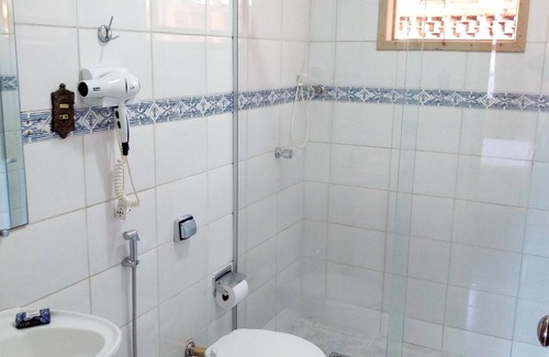 Ouro Preto Apartment | Suíte com Vista Para a Montanha