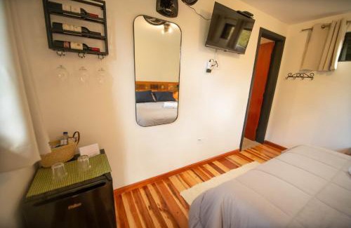 Recanto Araucaria House | Suíte jasmim vermelho