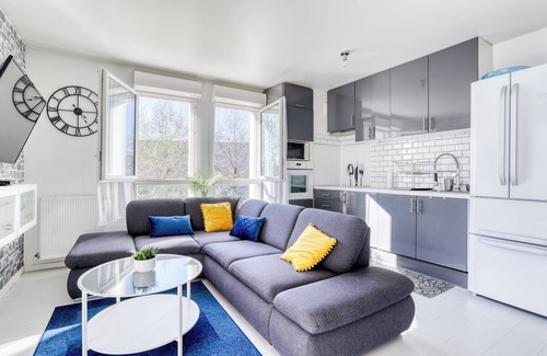 Stains Apartment | Sublime apartment with balcony, free parking near CDG and Stade de France