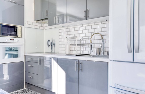 Stains Apartment | Sublime apartment with balcony, free parking near CDG and Stade de France