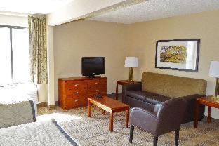 Akron Hotel | Suburban Studios Copley Akron West
