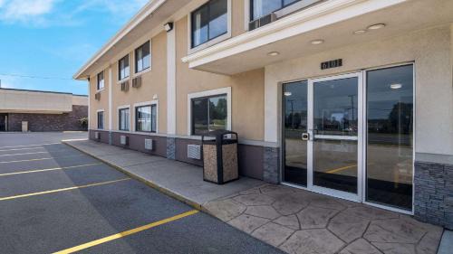Wheeler Hotel | Suburban Studios Portage