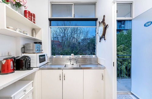 West Perth Apartment | Sugar cube In kings park walking distance to CBD