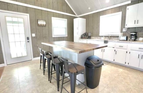 Ten Mile House | Sugarwood Boathouse