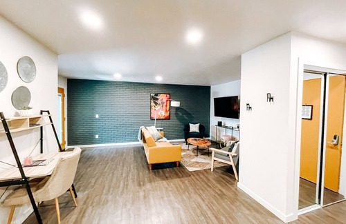 Midtown Apartment | Suite #8 Modern One Bed w/Balcony in Midtown!
