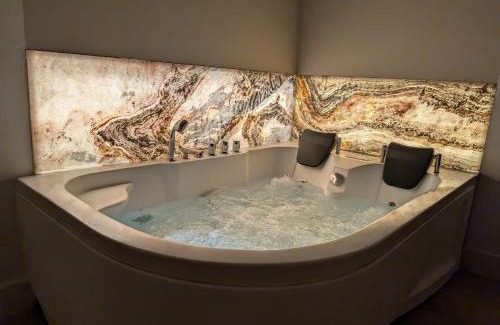 Vergeze Apartment | Suite avec jacuzzi privatif