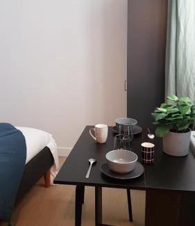 Rueil-Malmaison Apartment | Suite dans l'hyper-centre de Rueil Malmaison, La Défense à 15 minutes