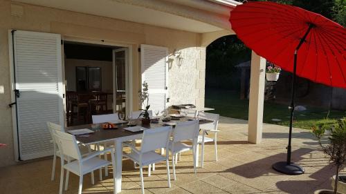 Laneuvelotte Bed & Breakfast | Suite dans villa provençale avec parking et piscine