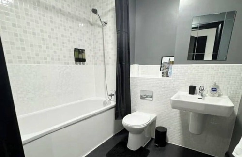 Chorlton-on-Medlock Apartment | Suite Dreamz MCRnLuxury 2-bedroom apartment with WiFi in Manchester