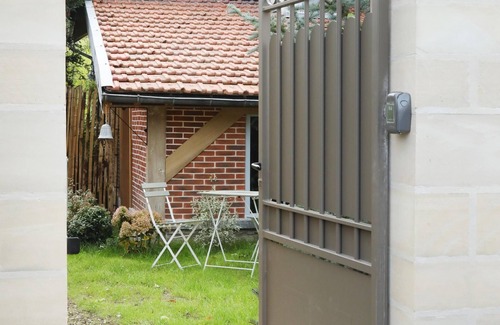 Senlis House | Suite Garden with private garden