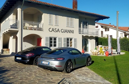 La Morra House | Suite in villa close to ALBA (BAROLO SUITE)