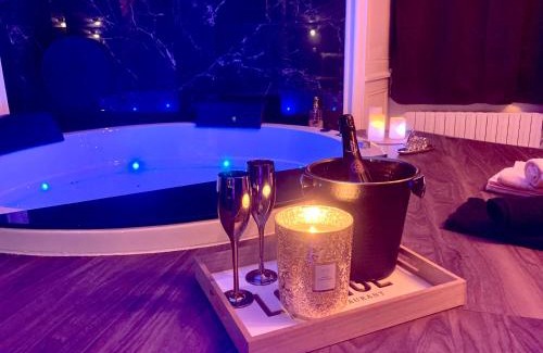 Quimperle Apartment | SUITE KASSIOPEE, romantisme, balnéo, sauna