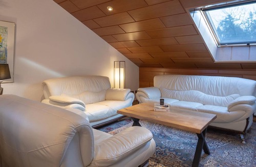 Kaiserslautern Hotel | Suite king-size bed, bath with shower, toilet - Hotel-Restaurant Barbarossahof