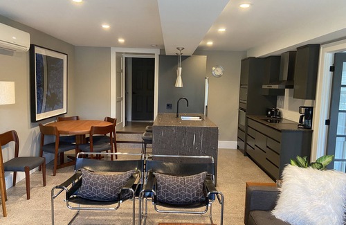 Highland House | Suite nestled in a garden beside a 13 acre park in the heart of the city.