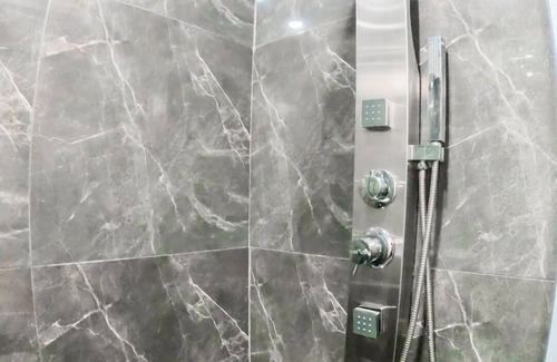 Chancay House | Suite Junior Deluxe Con Ducha Hidromasaje by ✨️ a 7 min de la Plaza de Chancay