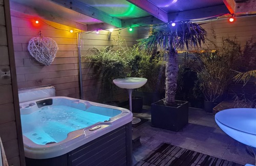 Tourcoing House | Suite with jacuzzi - Thailand Garden