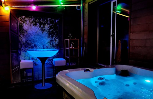 Tourcoing House | Suite with jacuzzi - Thailand Garden