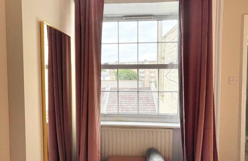 Somers Town Apartment | Suite with Private Bathroom in Camden