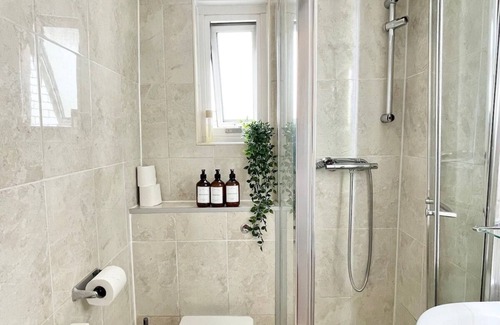 Somers Town Apartment | Suite with Private Bathroom in Camden