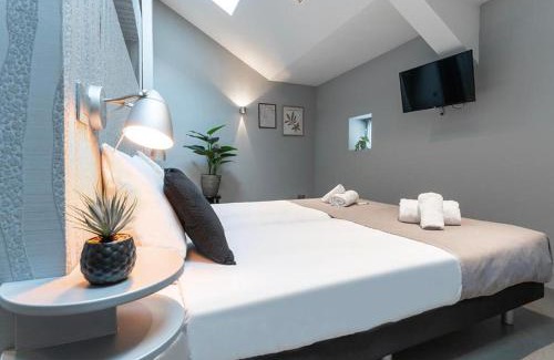 Oss House | Suite With Wellness Nextdoor And Kitchen Access