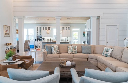 William's Town Villa | Suma Sands Villa, Beachfront Villa with Pool & Sandy Beach All Year Round