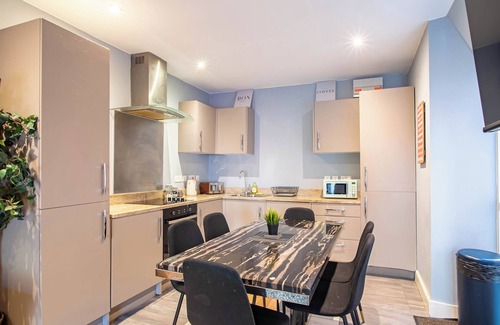 Sheffield Apartment | Summer Cosy Vibes 4-Bed Apartment Near Tourist Attractions in Kelham