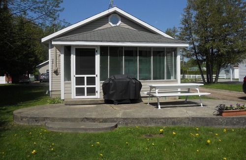 Silver Beach Cottage | Summer Cottage on Beautiful Mullett Lake, Saturday-Saturday bookings.
