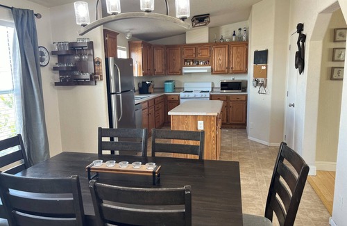 Mohave Valley House | SUMMER GETAWAY PET FRIENDLY Colorado River Close 3Br2Ba, Fenced Yard! SNOWBIRDS