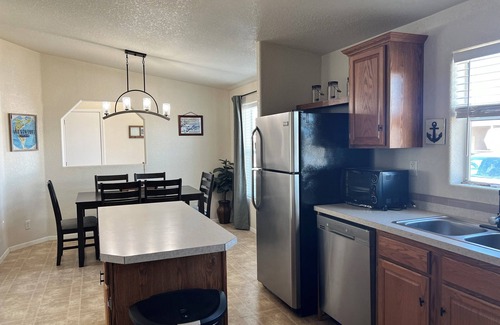 Mohave Valley House | SUMMER GETAWAY PET FRIENDLY Colorado River Close 3Br2Ba, Fenced Yard! SNOWBIRDS