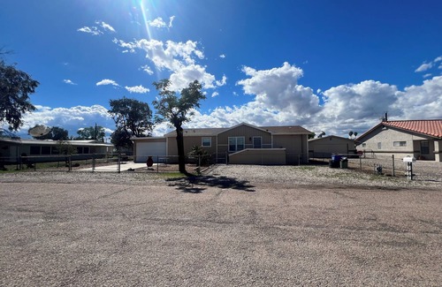 Mohave Valley House | SUMMER GETAWAY PET FRIENDLY Colorado River Close 3Br2Ba, Fenced Yard! SNOWBIRDS