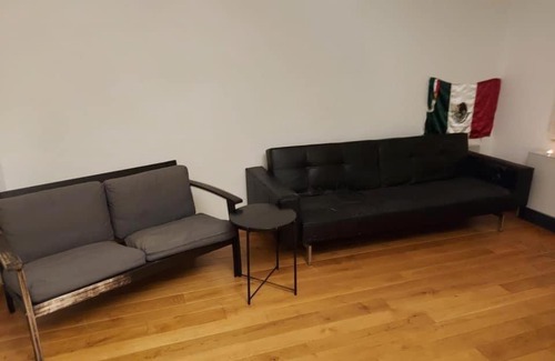 Sint-Lambrechts-Woluwe Apartment | Summer love in Brussels
