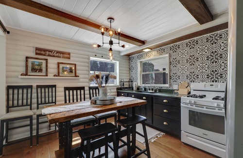 East Jordan House | Summer Promo! | Dog Friendly | 2.5 miles to Downtown EJ| 7 miles to BC