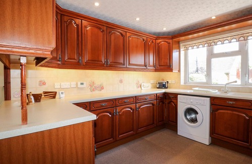 Uttoxeter House | SUMMERFIELDS, family friendly, character holiday cottage in Uttoxeter