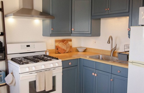 Summerland Cottage | Summerland - Ocean View Home, Dogs Welcome!